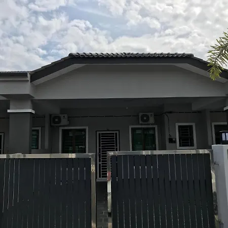 75 Cozy Home - Homestay Kluang Exterior photo